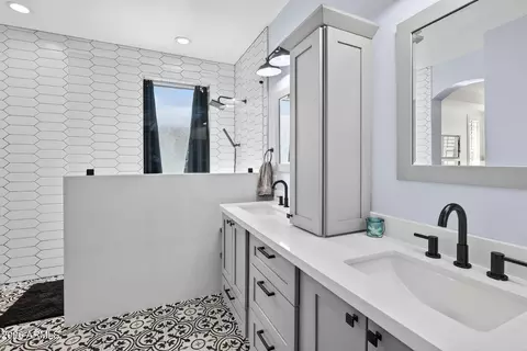 Bath - 2860 E Camellia Dr, Gilbert, AZ 85296 photo 1 of 5