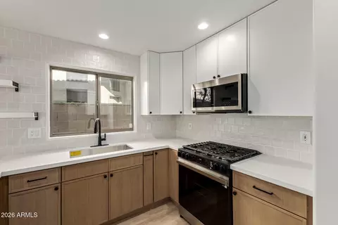 Kitchen - 5008 E Roberta Dr, Cave Creek, AZ 85331 photo 3 of 4