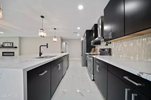 Kitchen - 106 El Camino Dr, Phoenix, AZ 85020 photo 3 of 4