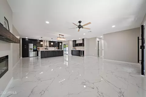 Living - 106 El Camino Dr, Phoenix, AZ 85020 photo 1 of 2