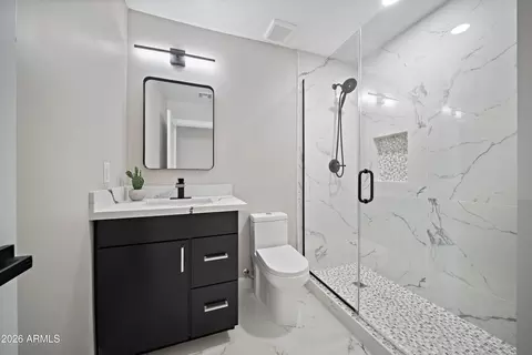 Bath - 106 El Camino Dr, Phoenix, AZ 85020 photo 5 of 8