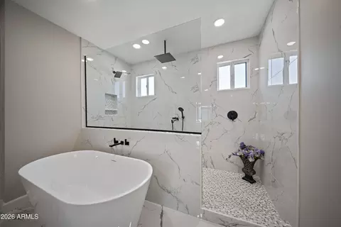Bath - 106 El Camino Dr, Phoenix, AZ 85020 photo 4 of 8