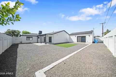 Exterior - 106 El Camino Dr, Phoenix, AZ 85020 photo 12 of 13
