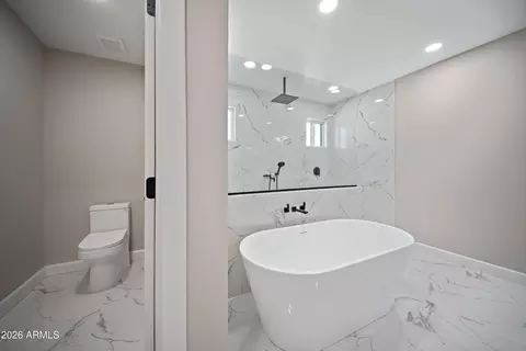 Bath - 106 El Camino Dr, Phoenix, AZ 85020 photo 6 of 8