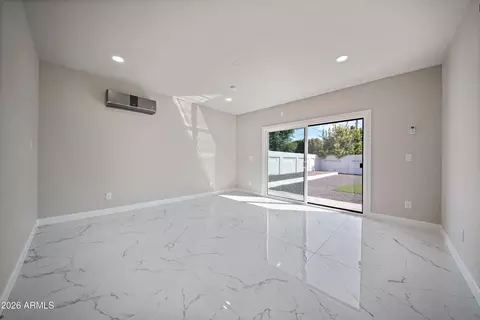 Living - 106 El Camino Dr, Phoenix, AZ 85020 photo 2 of 2