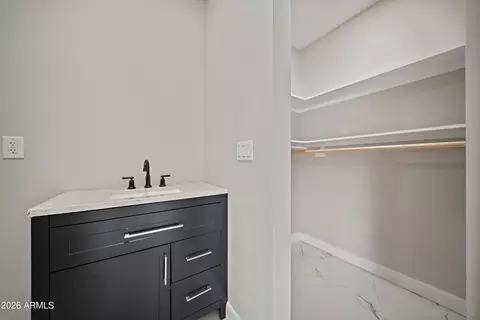 Bath - 106 El Camino Dr, Phoenix, AZ 85020 photo 3 of 8