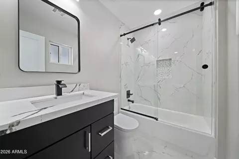 Bath - 106 El Camino Dr, Phoenix, AZ 85020 photo 1 of 8