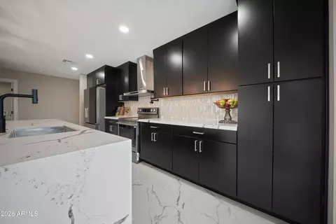 Kitchen - 106 El Camino Dr, Phoenix, AZ 85020 photo 2 of 4