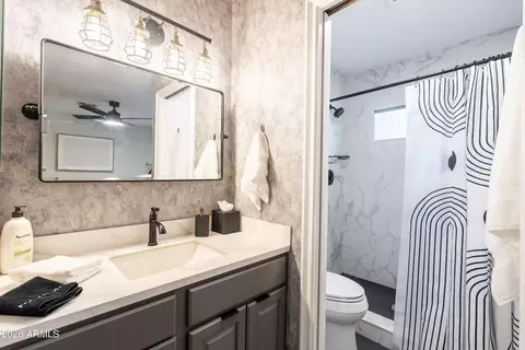 Bath - 2506 E Aster Dr, Phoenix, AZ 85032 photo 1 of 2