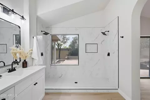 Bath - 1455 E Brentrup Dr, Tempe, AZ 85283 photo 2 of 4