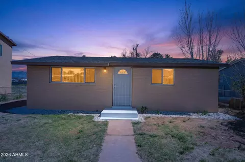 10229 S Honeysuckle Dr, Hereford, AZ 85615
