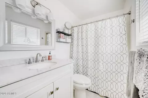 Bath - 4209 E Acoma Dr, Phoenix, AZ 85032 photo 1 of 2