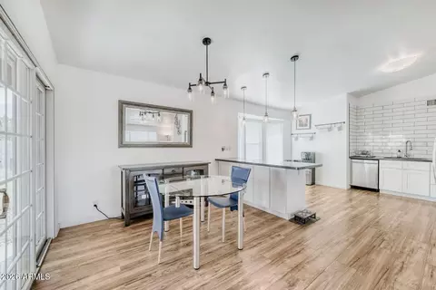 Dining - 4209 E Acoma Dr, Phoenix, AZ 85032 photo 2 of 2
