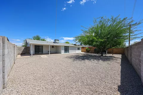 Exterior - 8201 W Earll Dr, Phoenix, AZ 85033 photo 5 of 8