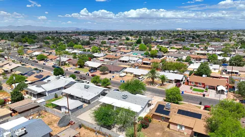 View/Area - 8201 W Earll Dr, Phoenix, AZ 85033 photo 6 of 8