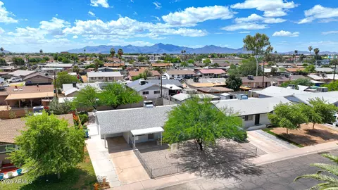View/Area - 8201 W Earll Dr, Phoenix, AZ 85033 photo 2 of 8