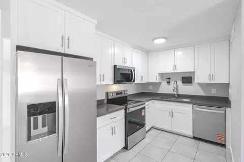 Kitchen - 8201 W Earll Dr, Phoenix, AZ 85033 photo 1 of 2