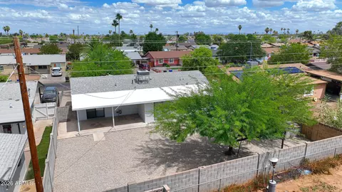 View/Area - 8201 W Earll Dr, Phoenix, AZ 85033 photo 5 of 8