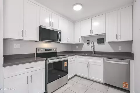 Kitchen - 8201 W Earll Dr, Phoenix, AZ 85033 photo 2 of 2