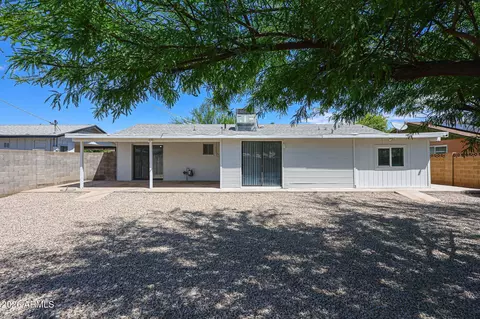 Exterior - 8201 W Earll Dr, Phoenix, AZ 85033 photo 7 of 8