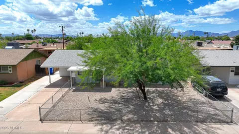 View/Area - 8201 W Earll Dr, Phoenix, AZ 85033 photo 1 of 8