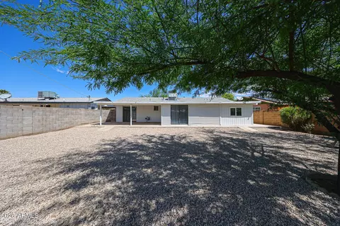 Exterior - 8201 W Earll Dr, Phoenix, AZ 85033 photo 6 of 8