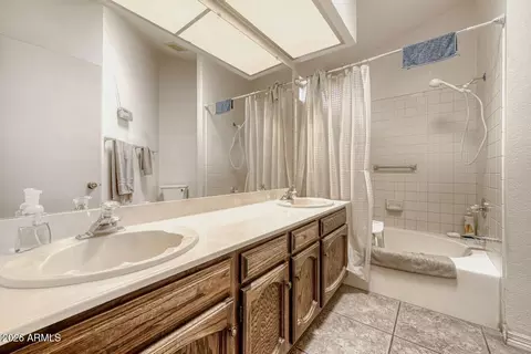 Bath - 4209 Everett Dr, Phoenix, AZ 85032 photo 1 of 2