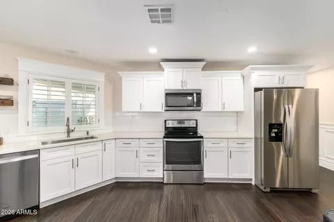 Kitchen - 2035 E Haven Cir S, Gilbert, AZ 85298 photo 9 of 10