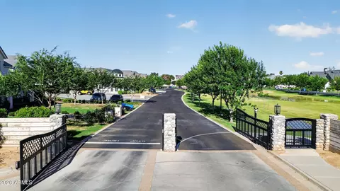 View/Area - 2035 E Haven Cir S, Gilbert, AZ 85298 photo 2 of 3