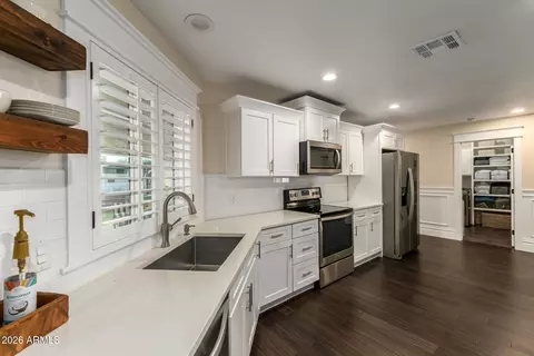 Kitchen - 2035 E Haven Cir S, Gilbert, AZ 85298 photo 10 of 10