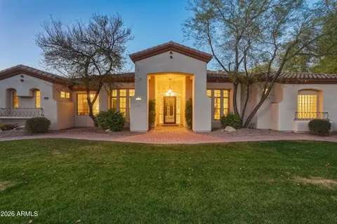 370 E Canyon Creek Dr, Gilbert, AZ 85295