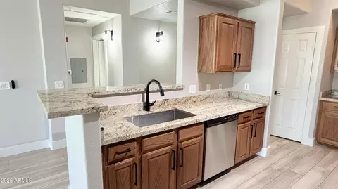 420 W 1st St #214, Tempe, AZ 85281