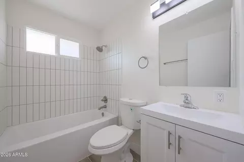 Bath - 3025 N 37th Dr, Phoenix, AZ 85019 photo 1 of 2