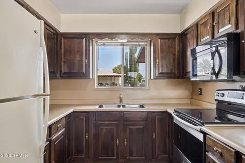 Kitchen - 509 N 53rd Pl, Mesa, AZ 85205 photo 2 of 3