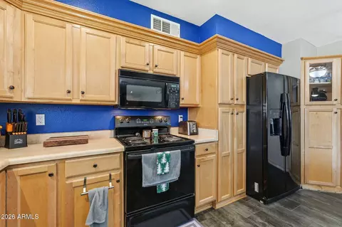 Kitchen - 2421 E Hilton Ave, Mesa, AZ 85204 photo 4 of 5