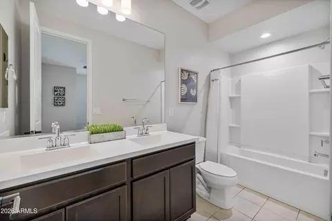 Bath - 2909 E Sands Dr, Phoenix, AZ 85050 photo 4 of 4