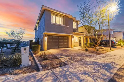 Exterior - 2909 E Sands Dr, Phoenix, AZ 85050 photo 5 of 7