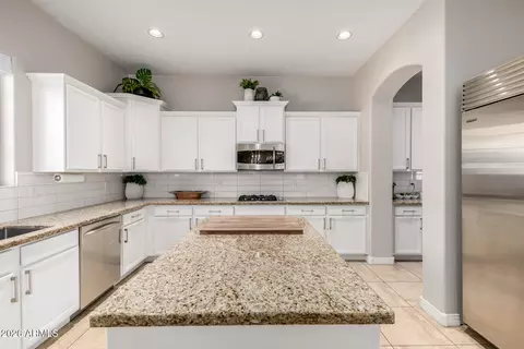 Kitchen - 3054 E Kingbird Dr, Gilbert, AZ 85297 photo 4 of 6