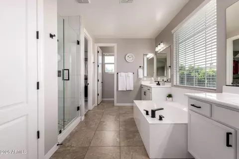 Bath - 3054 E Kingbird Dr, Gilbert, AZ 85297 photo 3 of 8