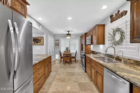 Kitchen - 4341 E Badger Way, Phoenix, AZ 85044 photo 5 of 9