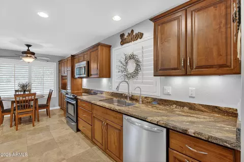 Kitchen - 4341 E Badger Way, Phoenix, AZ 85044 photo 4 of 9