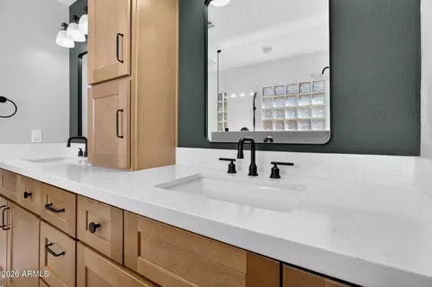 Bath - 4341 E Badger Way, Phoenix, AZ 85044 photo 2 of 6