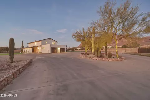661 N Al Sieber Rd, Apache Junction, AZ 85119