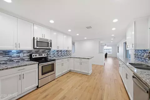 Kitchen - 661 N Al Sieber Rd, Apache Junction, AZ 85119 photo 3 of 3