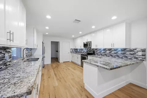 Kitchen - 661 N Al Sieber Rd, Apache Junction, AZ 85119 photo 1 of 3