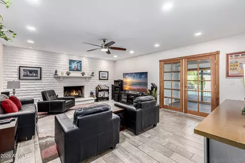 Living - 3924 E Cortez St, Phoenix, AZ 85028 photo 2 of 3