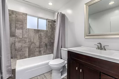 Bath - 3924 E Cortez St, Phoenix, AZ 85028 photo 5 of 6