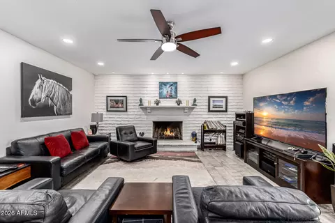 Living - 3924 E Cortez St, Phoenix, AZ 85028 photo 3 of 3
