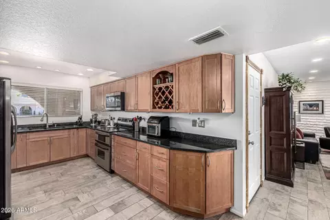 Kitchen - 3924 E Cortez St, Phoenix, AZ 85028 photo 3 of 4
