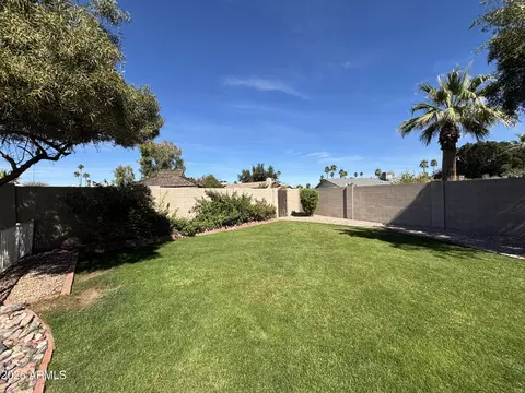 Exterior - 3924 E Cortez St, Phoenix, AZ 85028 photo 6 of 10